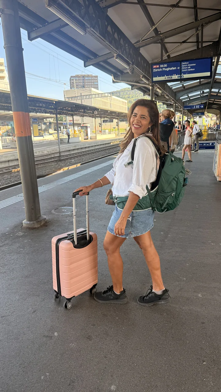Cirlene com mala pronta para a primeira viagem solo